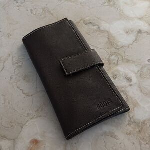 NWT Roots Vinyl Urban Carry All